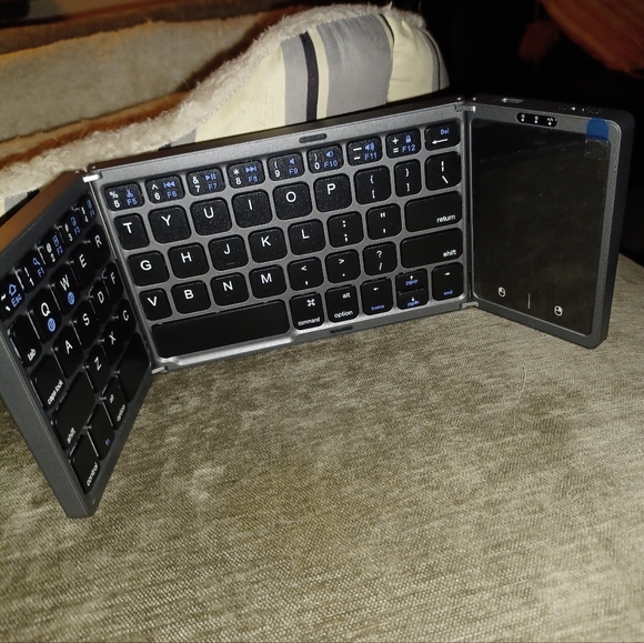 NIB SEENDA Foldable Bluetooth Keyboard with Touchpad - Picture 11 of 11
